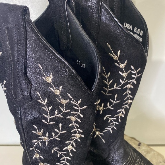 J.B. Dillon Black Leather Embroidered Rhinestone Snip Toe Western Boots 5.5 B - Picture 3 of 15